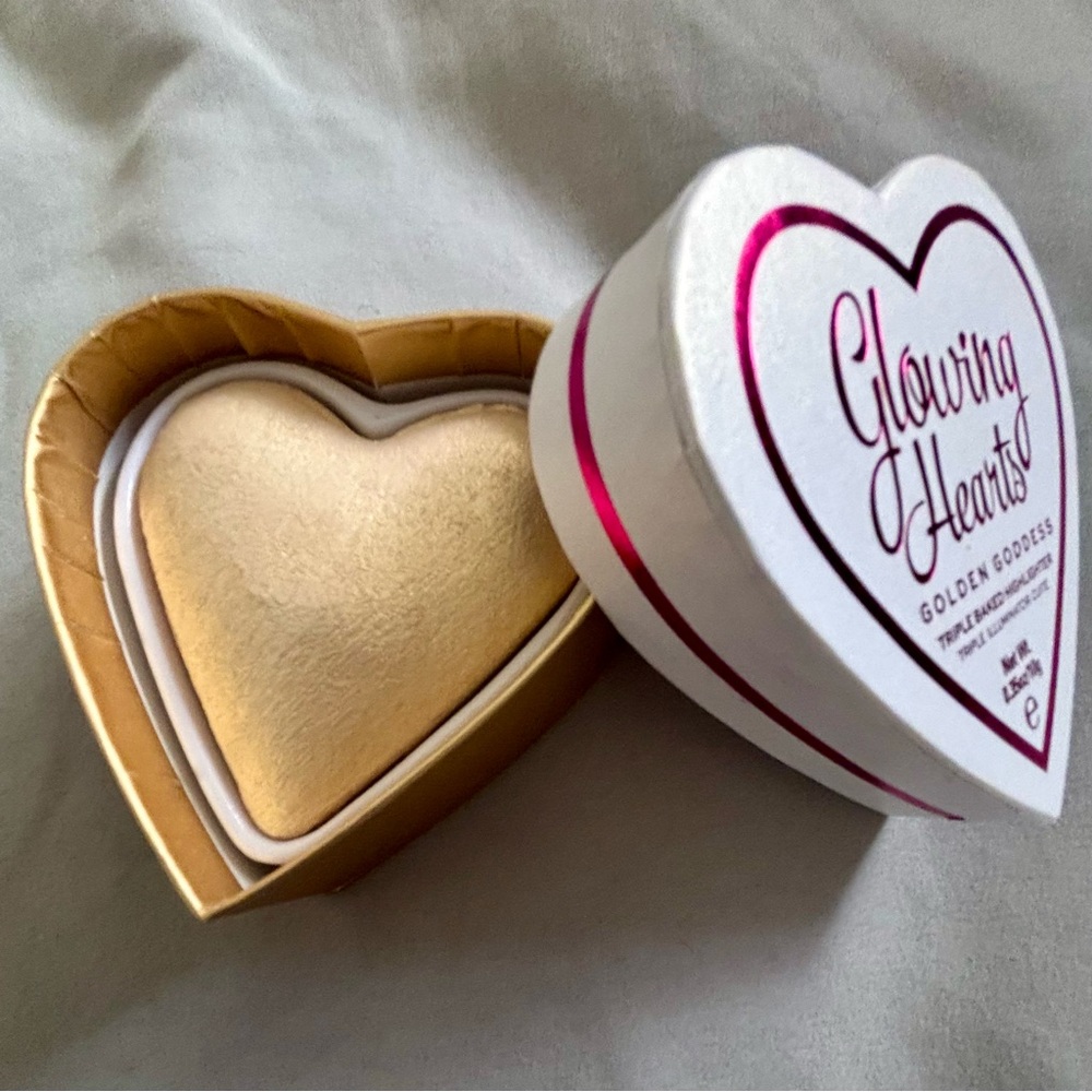 Glowing Hearts Golden Goddess Highlighter
